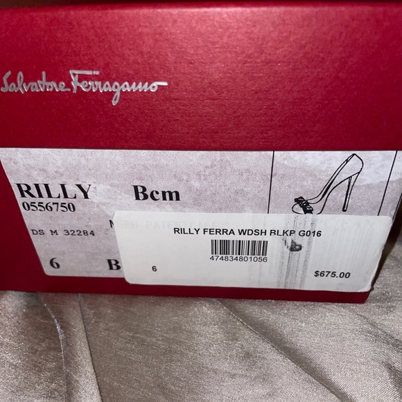 Salvatore Ferragamo Rilly patent bow pump size 6 - Picture 4 of 7